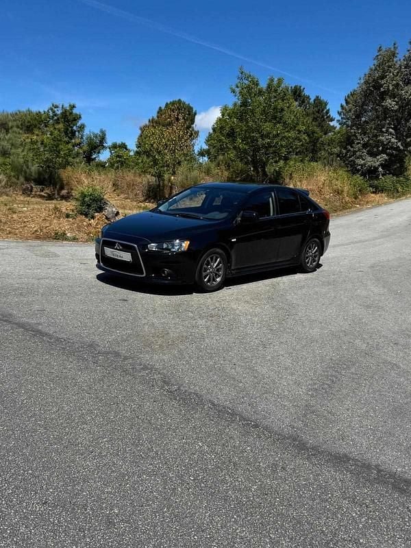 Preto Usado 2013 Mitsubishi Lancer Citadino | € 8.490 - Imagem 1/4