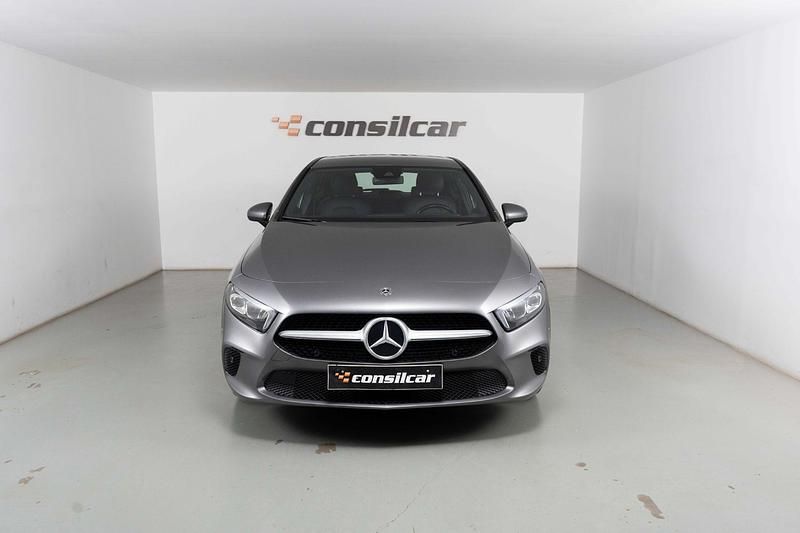 Cinza Usado 2022 Mercedes A250 Sedan | € 25.980 - Imagem 1/4