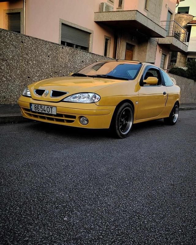 Usado Renault Mégane Coupé 95 HP (69 kW) 2000 Outra Coupé