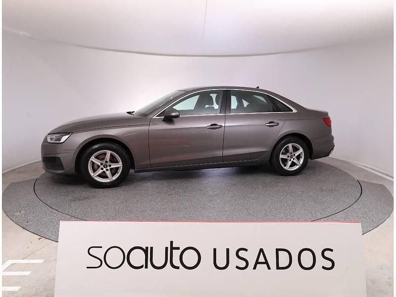 Usado Audi A4 Business 163 HP (119 kW) 2021 Cinzento escuro Sedan