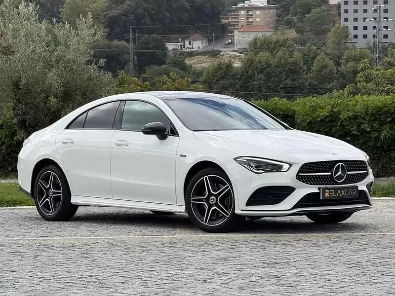 Branco Usado 2020 Mercedes CLA250e AMG line Sedan | € 29.990 (Preço justo) - Imagem 1/4