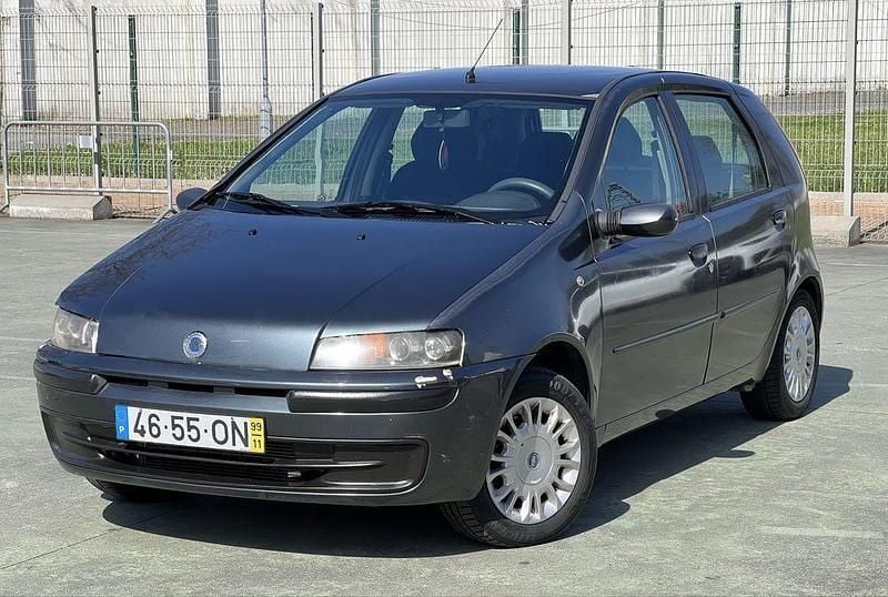Usado Fiat Punto 75 HP (55 kW) 1999 Sedan