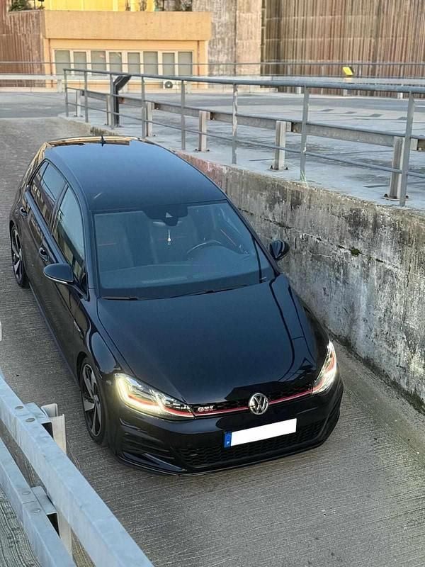 Usado VW Golf VII GTI 245 HP (180 kW) 2019 Preto