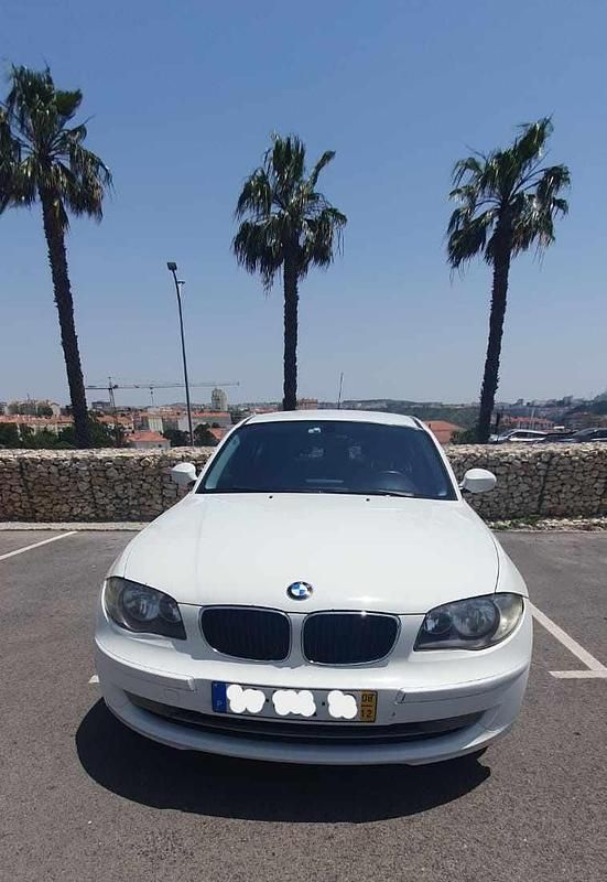 Branco Usado 2017 BMW 118 Citadino | € 7.400 - Imagem 1/4