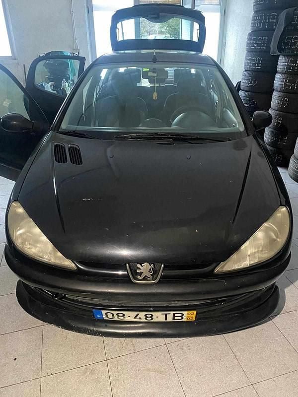 Preto Usado 2002 Peugeot 206 Citadino | € 2.500 (Bom preço) - Imagem 1/4