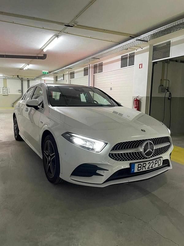 Branco Usado 2021 Mercedes A250 Citadino | € 30.500 (Preço elevado) - Imagem 1/4