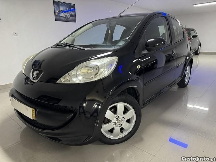 Preto Usado 2007 Peugeot 107 Citadino | € 4.385 (Preço justo) - Imagem 1/1