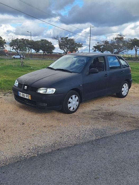 Usado Seat Ibiza 60 HP (44 kW) 2000 Sedan