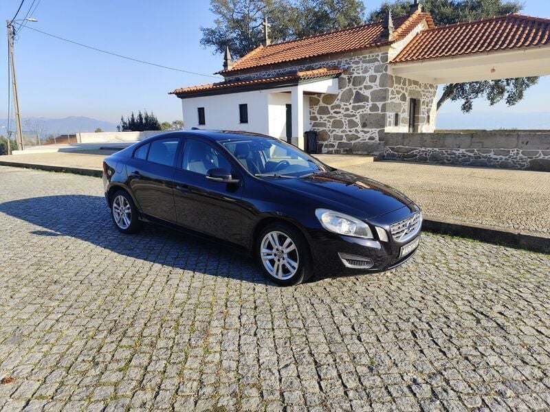 Preto Usado 2011 Volvo S60 Momentum Sedan | € 10.250 - Imagem 1/4