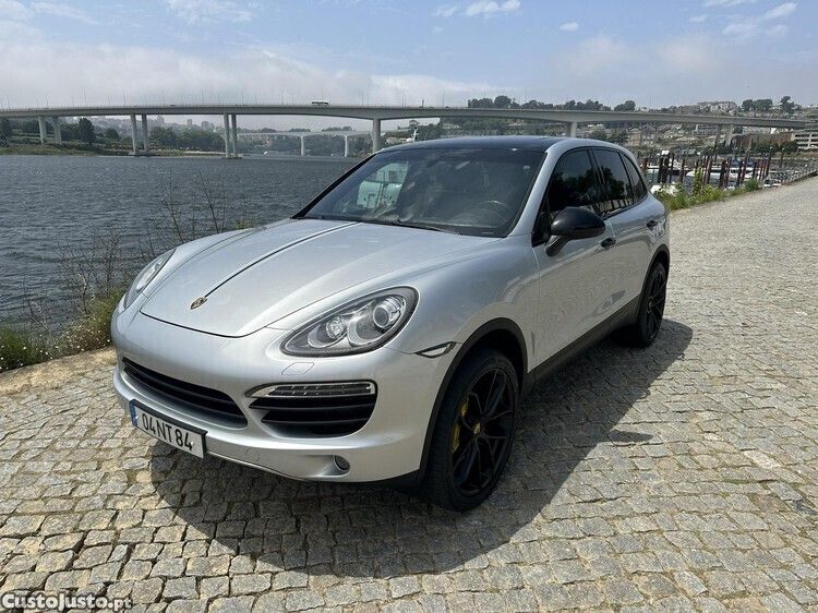 Cinza Usado 2013 Porsche Cayenne S E-Hybrid SUV | € 39.990 - Imagem 1/1