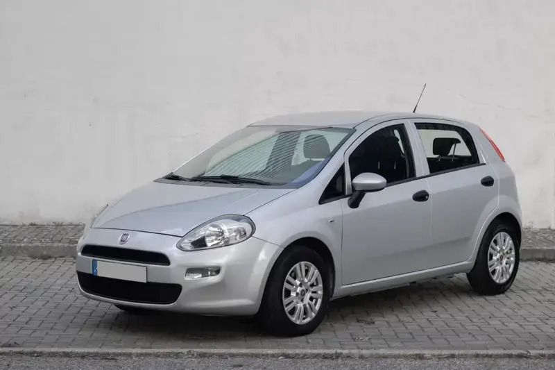 Cinza Usado 2017 Fiat Punto Easy Citadino | € 8.500 (Preço justo) - Imagem 1/4