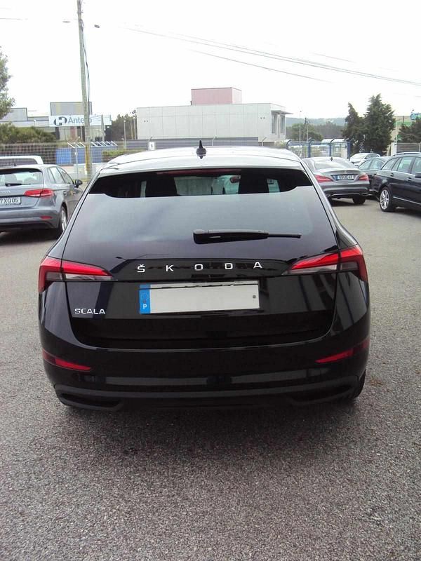 Usado Skoda Scala 110 HP (80 kW) 2024 Preto Citadino