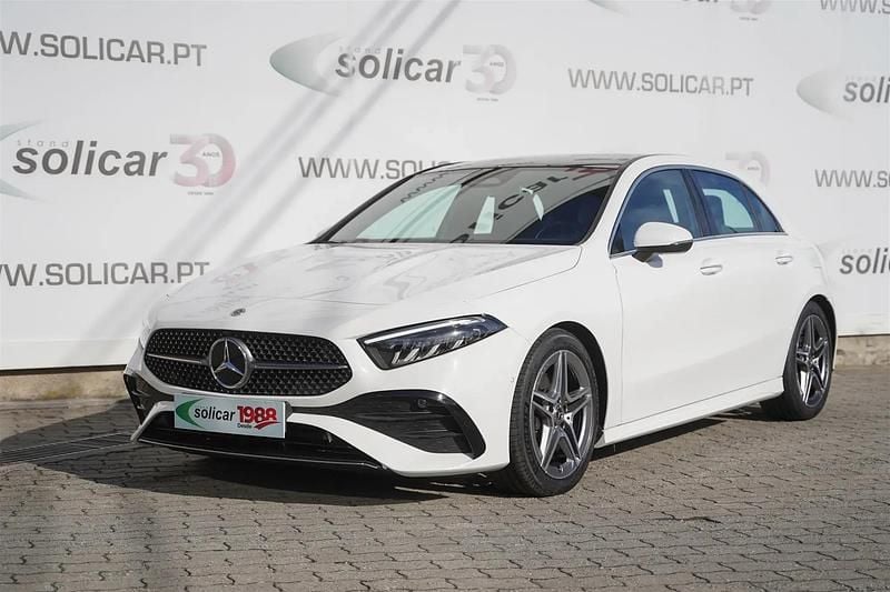 Branco Usado 2023 Mercedes A180 AMG line Citadino | € 37.500 (Caro) - Imagem 1/4