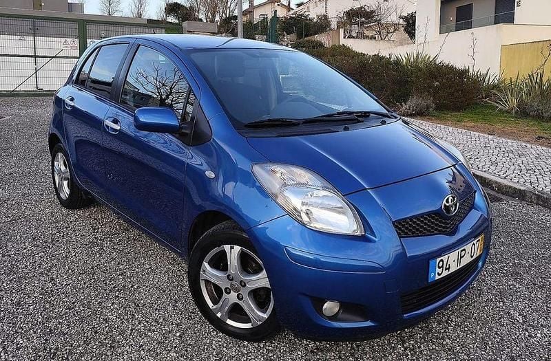 Azul Usado 2010 Toyota Yaris Sedan | € 7.450 (Preço justo) - Imagem 1/4