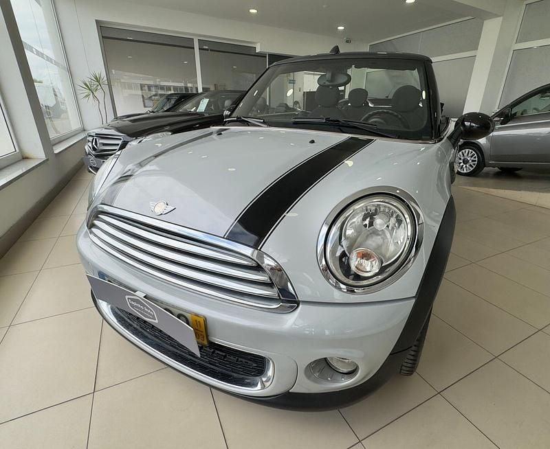 Cinza Usado 2011 Mini Cooper D Cabriolet Cabrios | € 11.490 - Imagem 1/4
