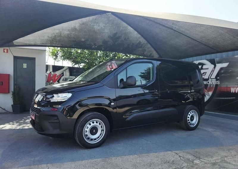 Preto Novo 2025 Fiat Doblò Monovolume | € 21.950 - Imagem 1/4