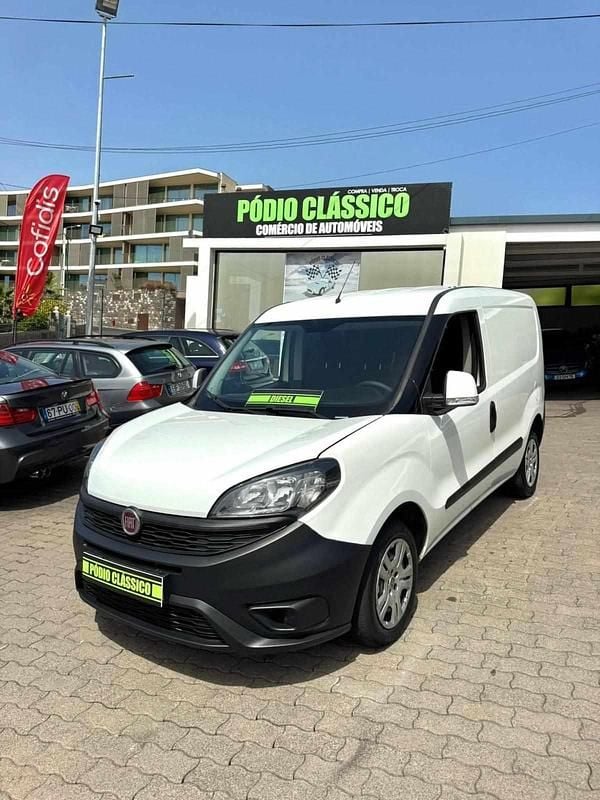 Branco Usado 2020 Fiat Doblò Monovolume | € 12.750 (Caro) - Imagem 1/4