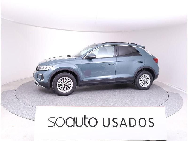 Usado VW T-Roc Life 110 HP (80 kW) 2024 Azul rei SUV