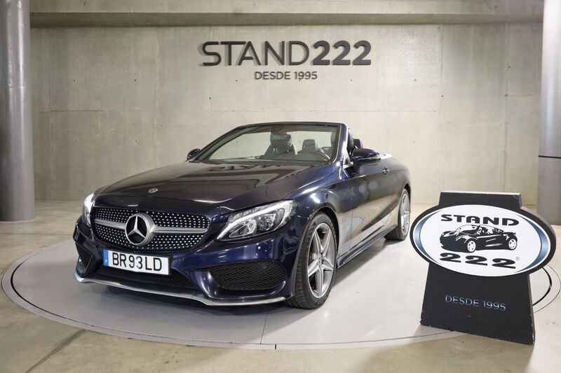 Azul Usado 2018 Mercedes C180 Sedan | € 35.500 - Imagem 1/4