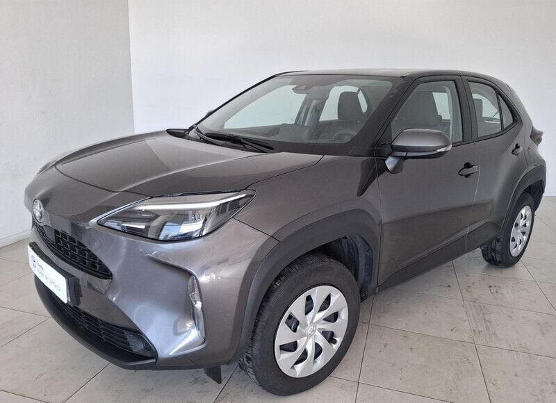 Cinza (pintura metalizada) Usado 2023 Toyota Yaris Comfort Sedan | € 25.750 (Preço justo) - Imagem 1/4