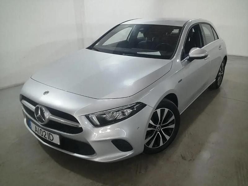 Cinza Usado 2021 Mercedes A250 Style Citadino | € 25.990 (Preço justo) - Imagem 1/4
