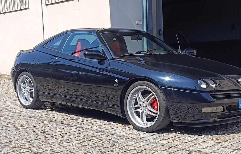 Preto Usado 1996 Alfa Romeo GTV | € 11.000 - Imagem 1/4