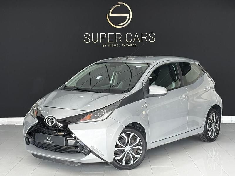 Cinzento Usado 2016 Toyota Aygo Citadino | € 7.990 (Bom preço) - Imagem 1/4