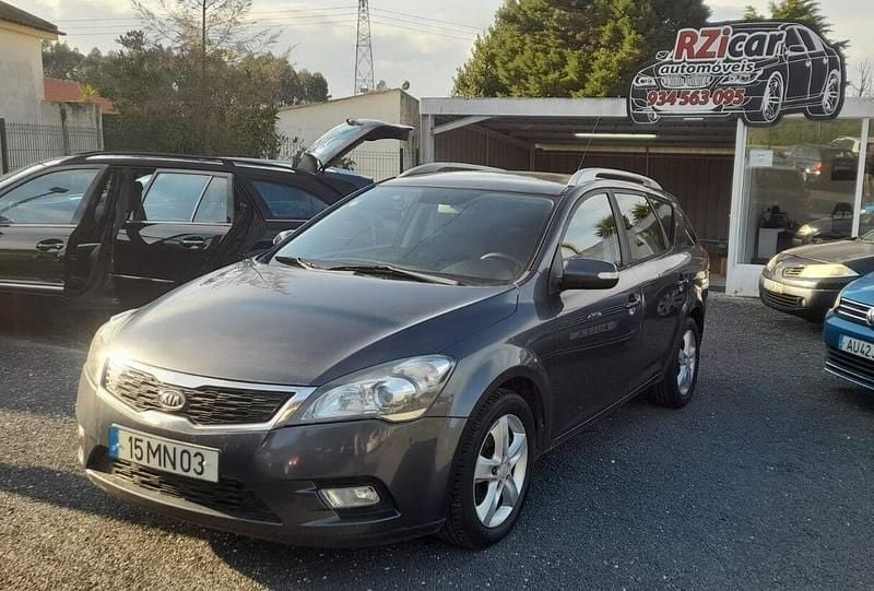 Cinza Usado 2011 Kia Ceed EX Citadino | € 4.900 (Preço justo) - Imagem 1/4