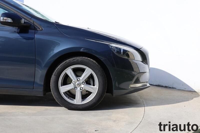 Usado Volvo V40 Kinetic 120 HP (88 kW) 2017 711  cinzento brilhante Carrinha