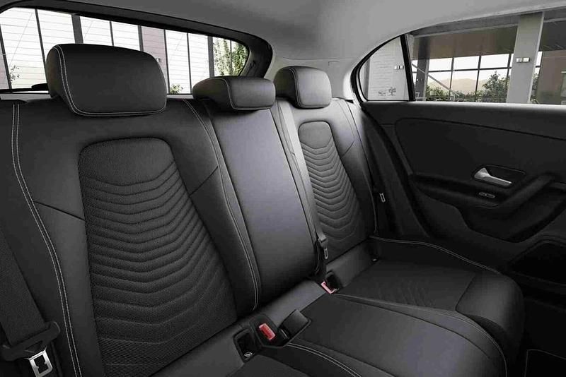 Preto Novo 2025 Mercedes A250 Citadino | € 46.925 (Bom preço) - Imagem 1/4