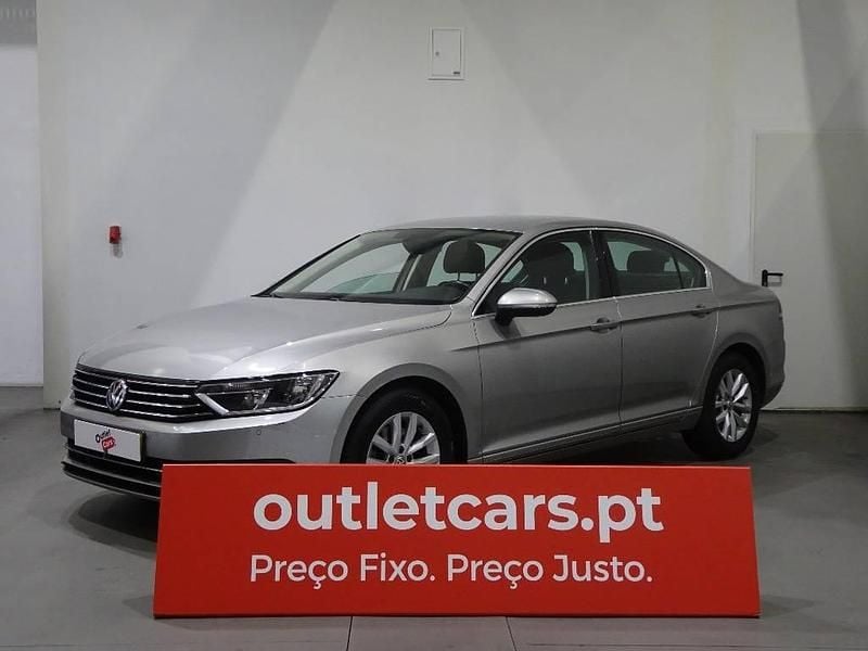 Usado VW Passat 120 HP (88 kW) 2019 Cinzento mauve metalizado Sedan