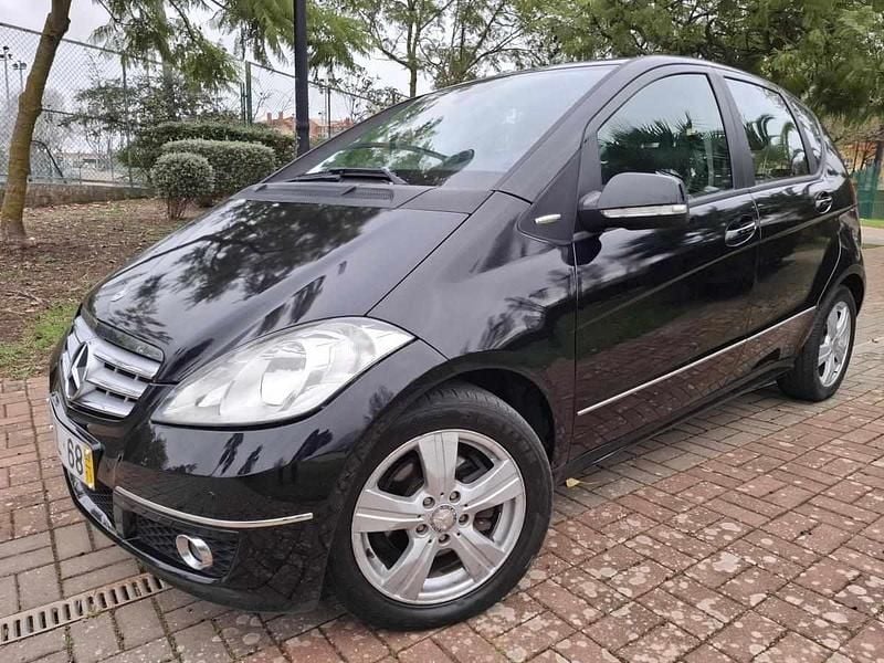 Preto Usado 2009 Mercedes A180 Citadino | € 7.980 (Preço justo) - Imagem 1/4