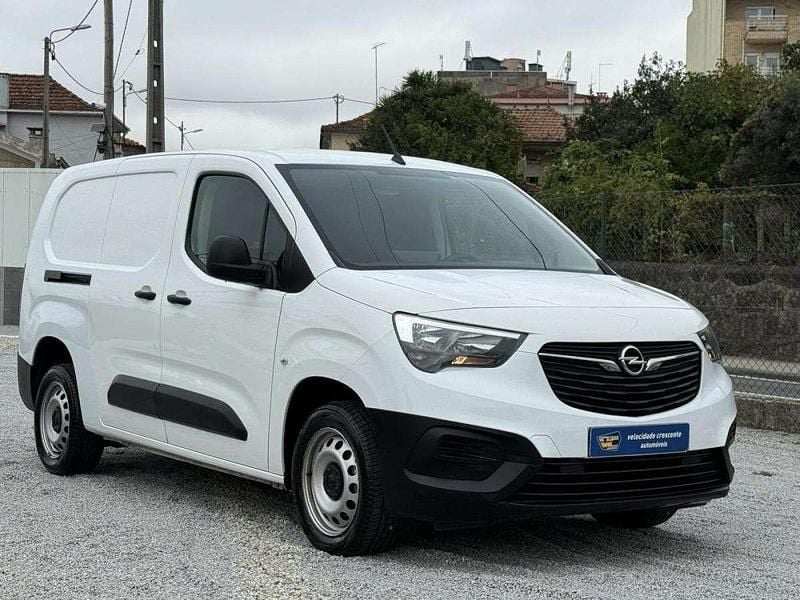Branco Usado 2022 Opel Combo Monovolume | € 14.990 (Preço justo) - Imagem 1/4