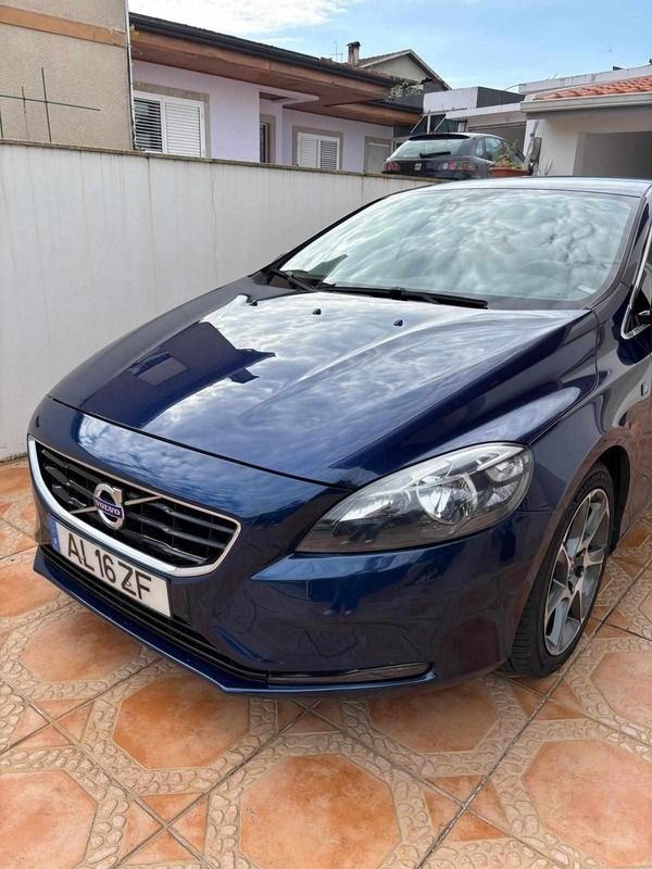 Azul Usado 2015 Volvo V40 Carrinha | € 9.500 (Preço justo) - Imagem 1/1