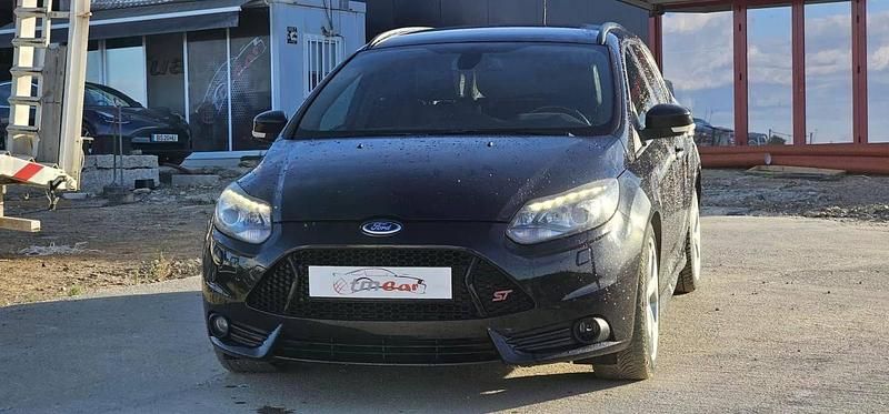 Preto Usado 2013 Ford Focus ST Carrinha | € 14.900 - Imagem 1/4