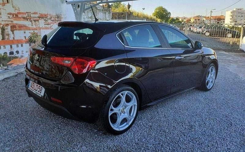 Usado Alfa Romeo Giulietta 105 HP (77 kW) 2010 Preto (metalizado) Citadino