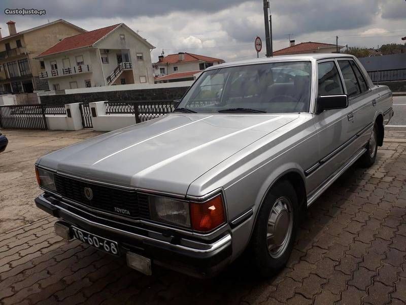 Toyota crown deluxe