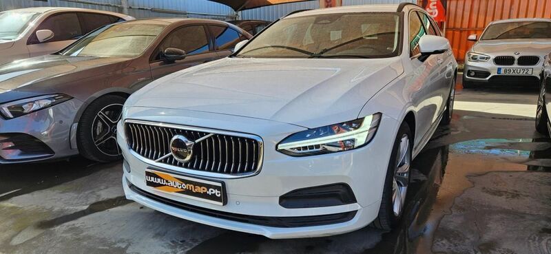 Branco Usado 2021 Volvo V90 Momentum Carrinha | € 38.000 (Preço justo) - Imagem 1/4
