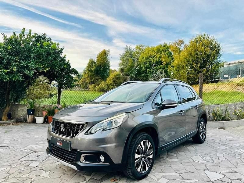 Usado Peugeot 2008 110 HP (80 kW) 2016 Cinzento SUV