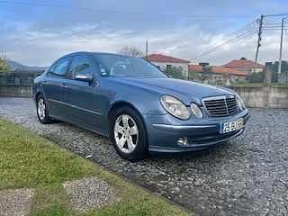 Usado Mercedes E220 150 HP (110 kW) 2003 Azul Sedan
