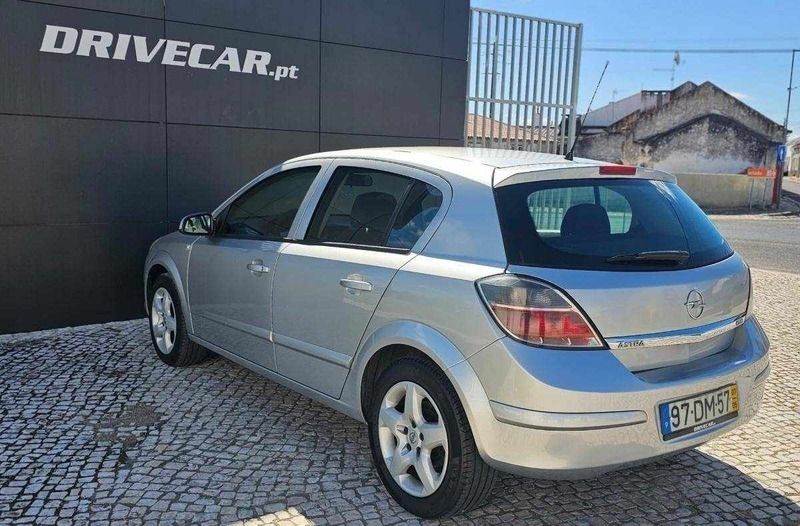 Usado Opel Astra Enjoy 90 HP (66 kW) 2007 Cinza Citadino