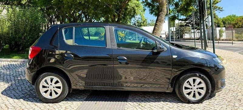 Usado Dacia Sandero Comfort 90 HP (66 kW) 2015 Preto Citadino
