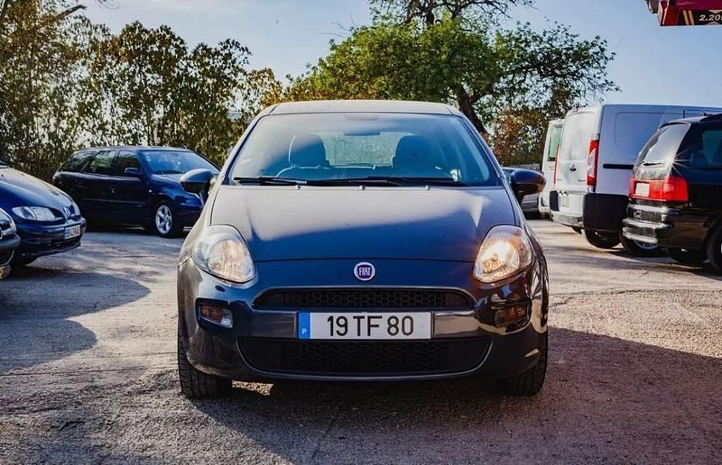 Cinza Usado 2017 Fiat Punto Citadino | € 10.900 - Imagem 1/4
