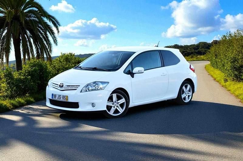 Branco Usado 2010 Toyota Auris Citadino | € 7.450 (Bom preço) - Imagem 1/4