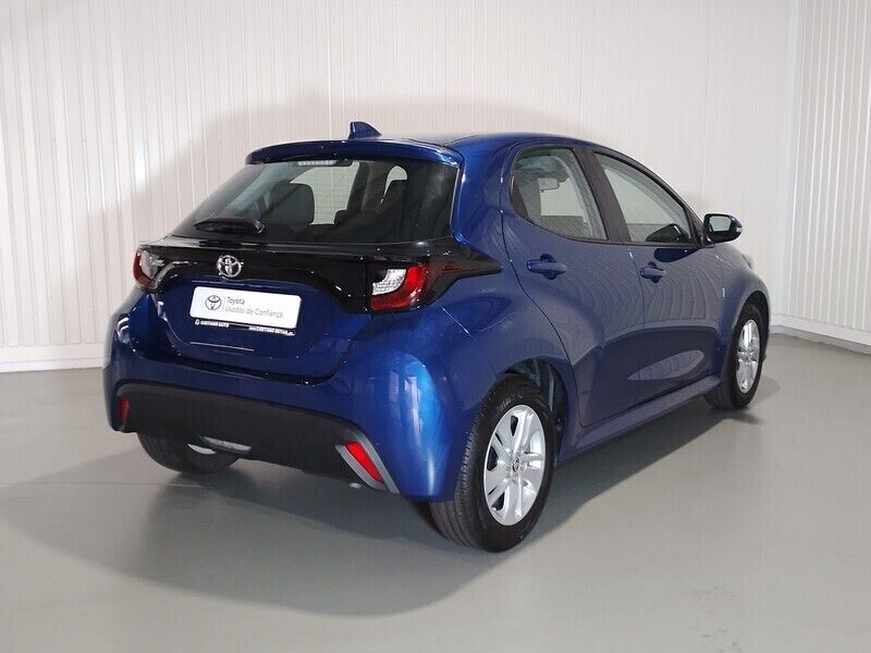 Azul (pintura metalizada) Usado 2022 Toyota Yaris Comfort Sedan | € 17.750 (Preço justo) - Imagem 1/4