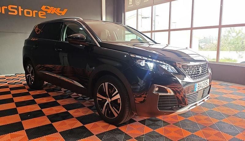 Usado Peugeot 5008 Allure 131 HP (96 kW) 2020 SUV