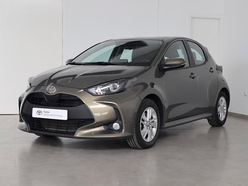 Bronze (pintura metalizada) Usado 2024 Toyota Yaris Comfort | € 24.750 (Preço justo) - Imagem 1/4