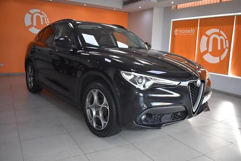 Usado Alfa Romeo Stelvio Super 210 HP (154 kW) 2018 Preto SUV