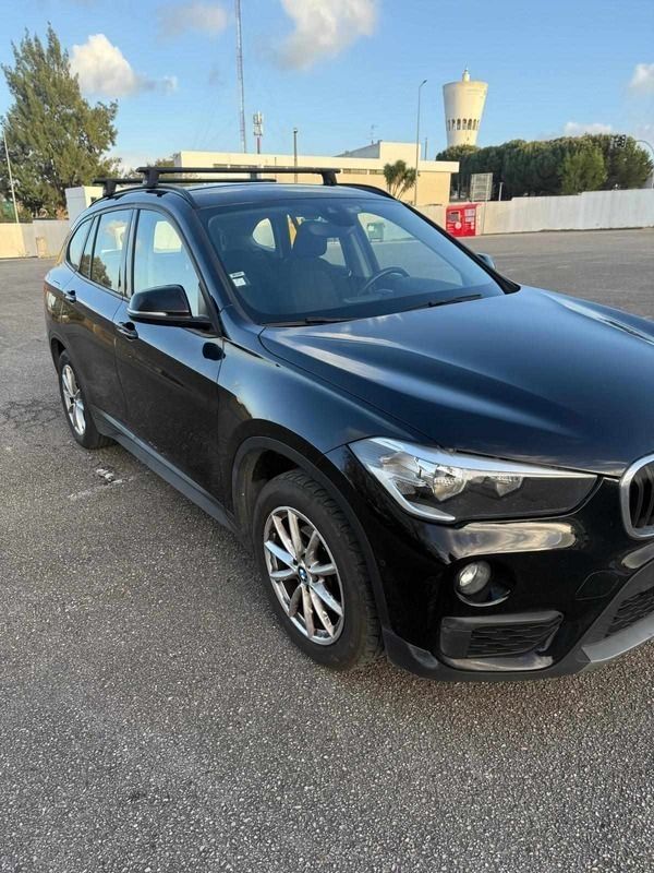 Preto Usado 2017 BMW X1 SUV | € 18.750 (Caro) - Imagem 1/4
