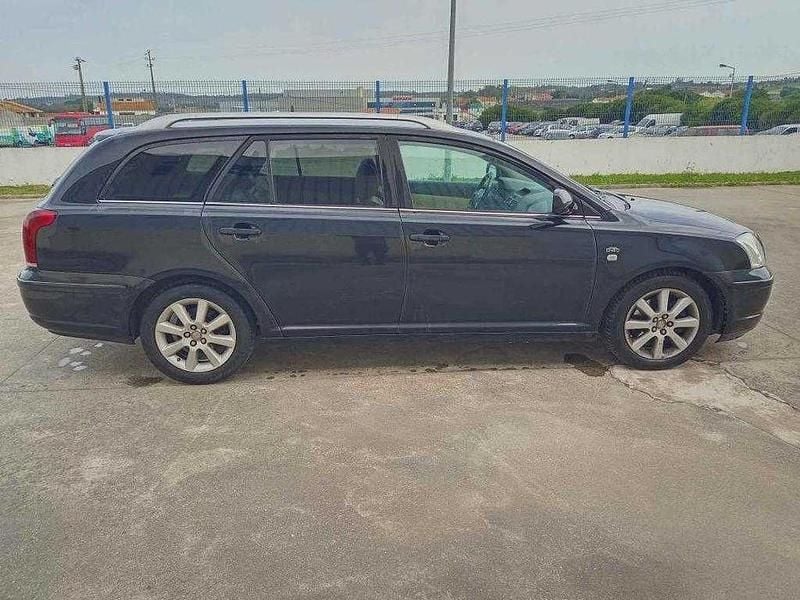 Usado 2003 Toyota Avensis Sedan | € 2.490 (Bom preço) - Imagem 1/4